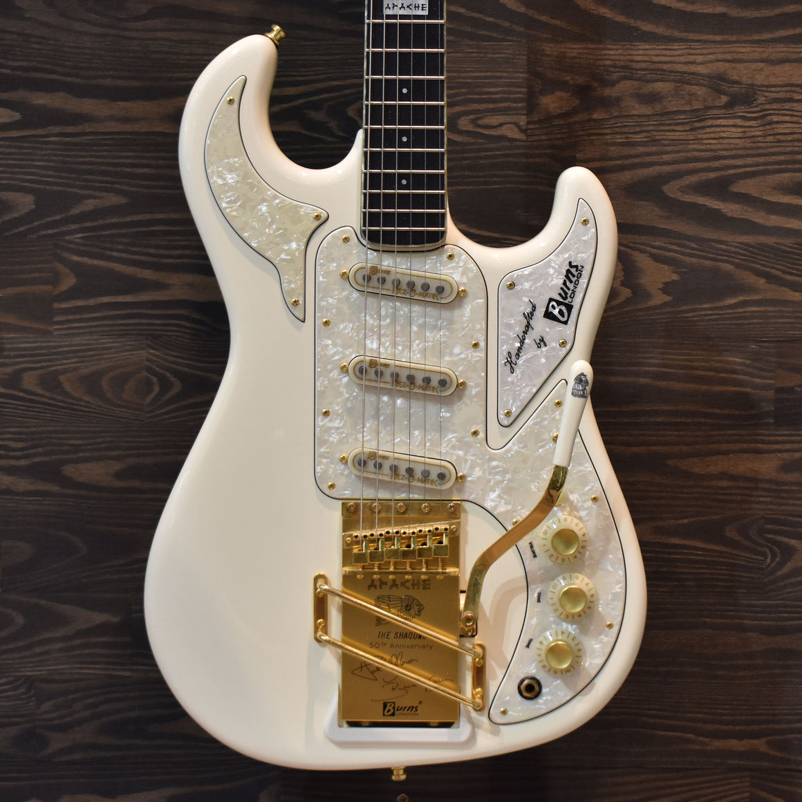 2011 Burns Apache White Electric Guitar w/Hard Case (052) (Pre-Owned)