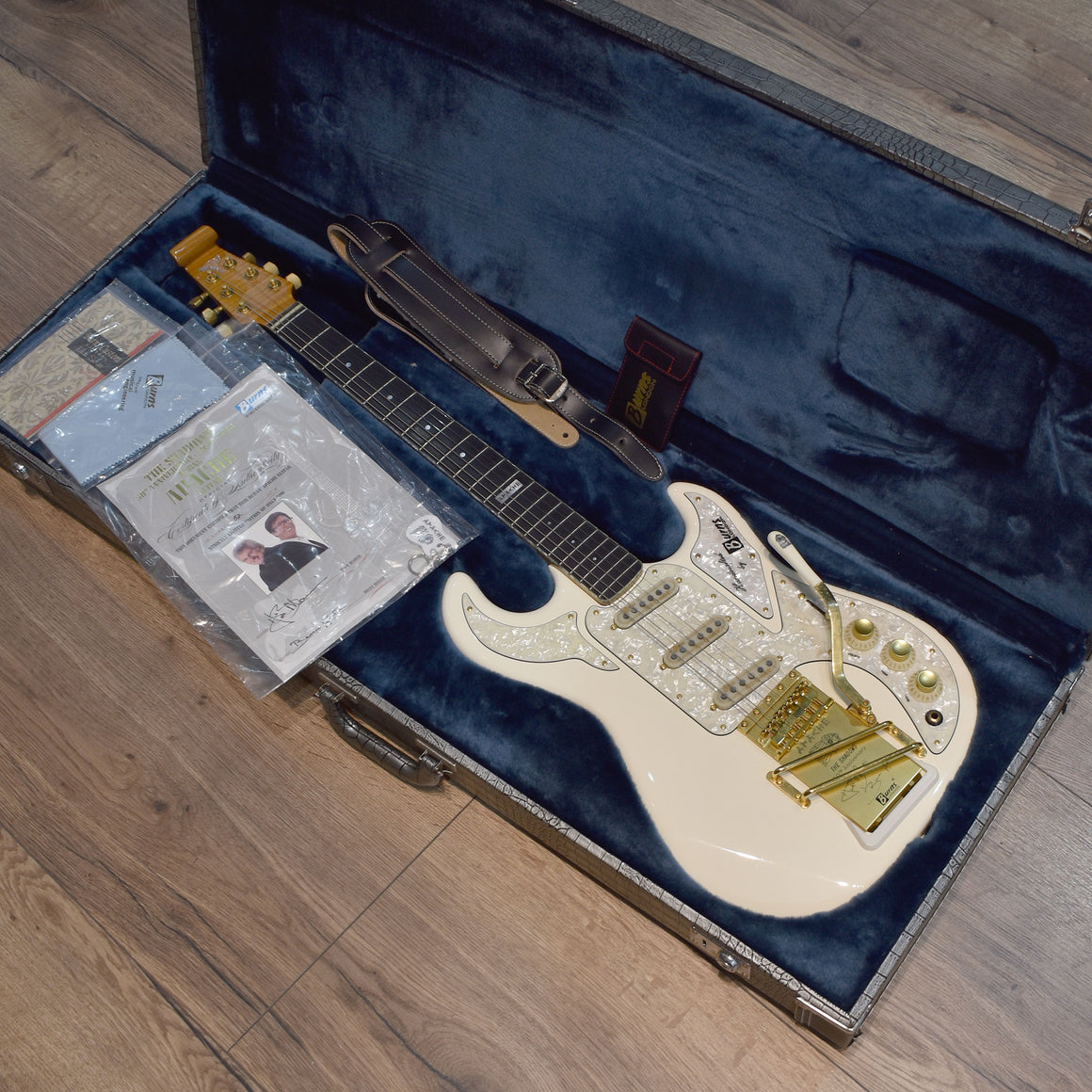 2011 Burns Apache White Electric Guitar w/Hard Case (052) (Pre-Owned)