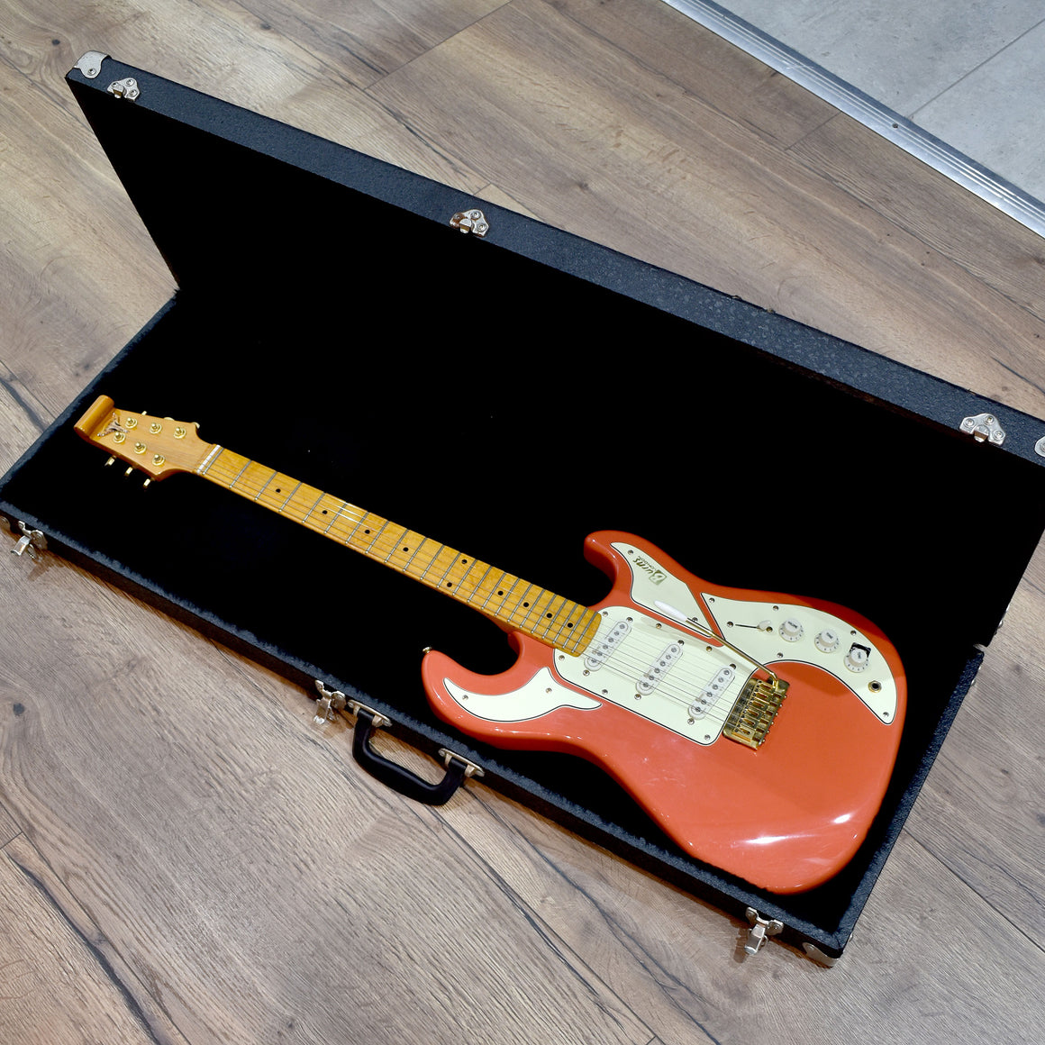 Burns Marquee Club Series Fiesta Red w/Hard Case (Pre-Owned)