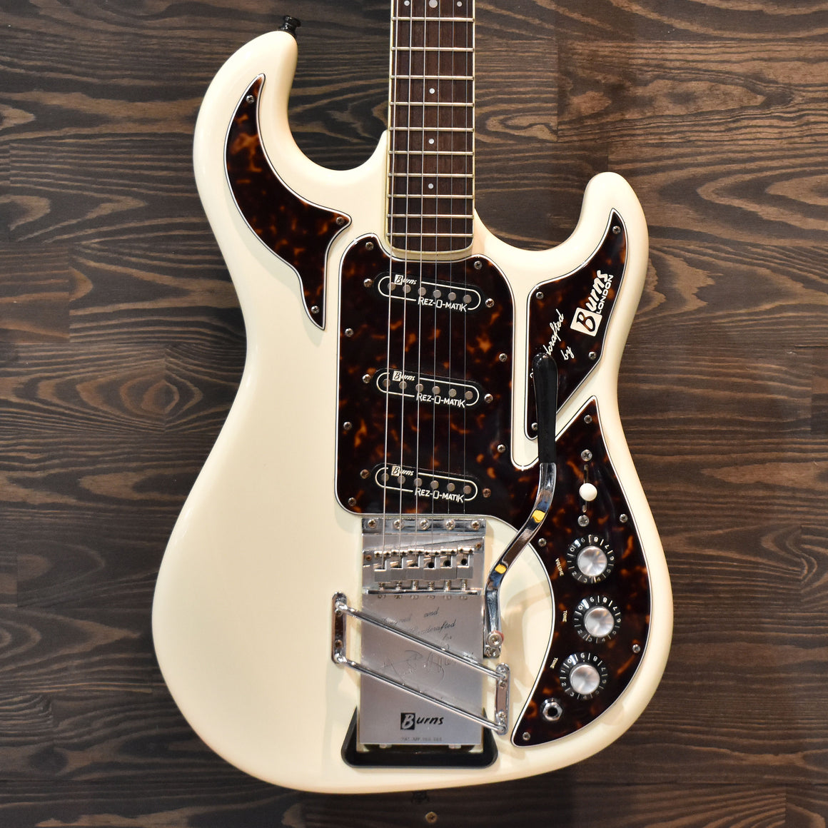 2004 40th Anniversary Burns Hank Marvin White Electric Guitar w/Hard Case (1038) (Pre-Owned)