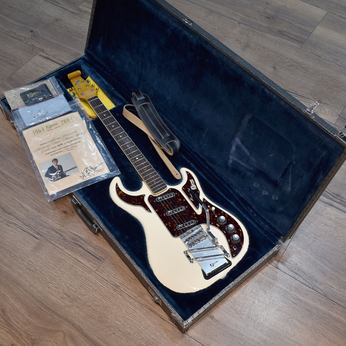 2004 40th Anniversary Burns Hank Marvin White Electric Guitar w/Hard Case (1038) (Pre-Owned)