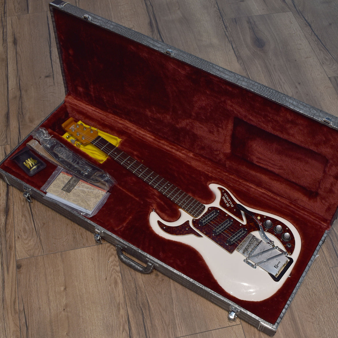 1967 Burns Hank Marvin White Electric Guitar w/Hard Case (Pre-Owned)