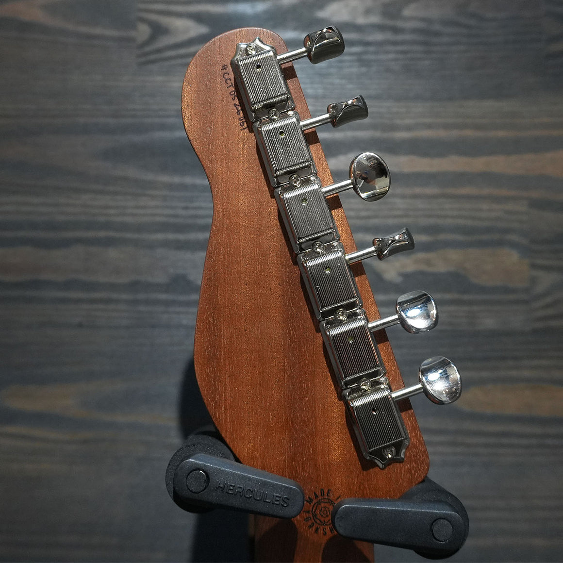 Caydence Corsair Triton Natural Burst Satin W/Premium Gig Bag