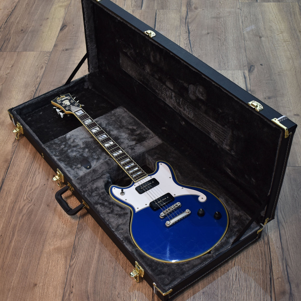 D’Angelico Deluxe Brighton LE Sapphire Electric Guitar w/ Hard Case (Pre-Owned)
