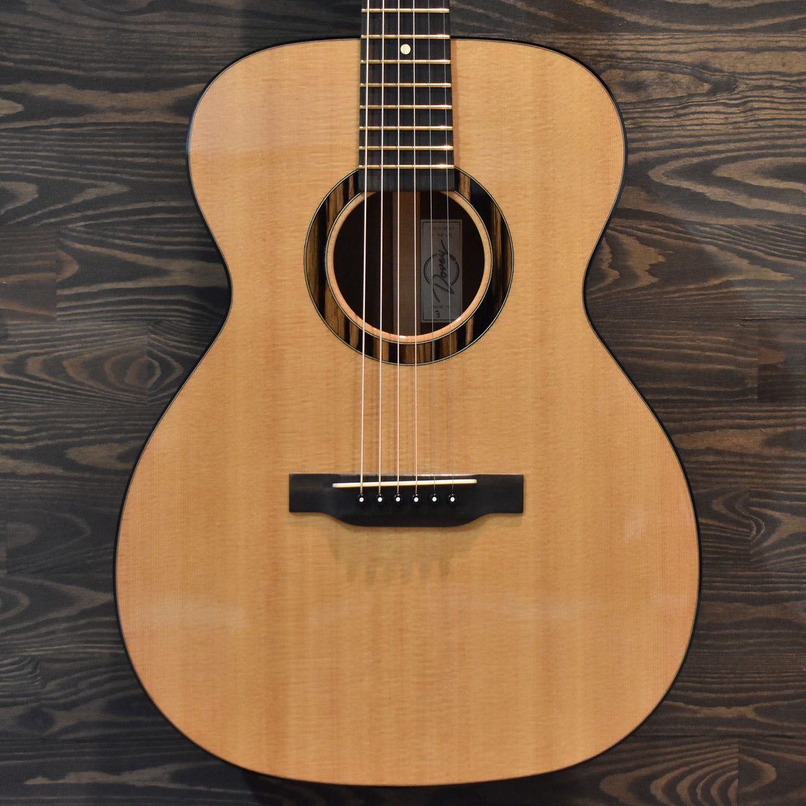 Dovey Guitars Model 3 Walnut Acoustic Guitar w/Hard Case