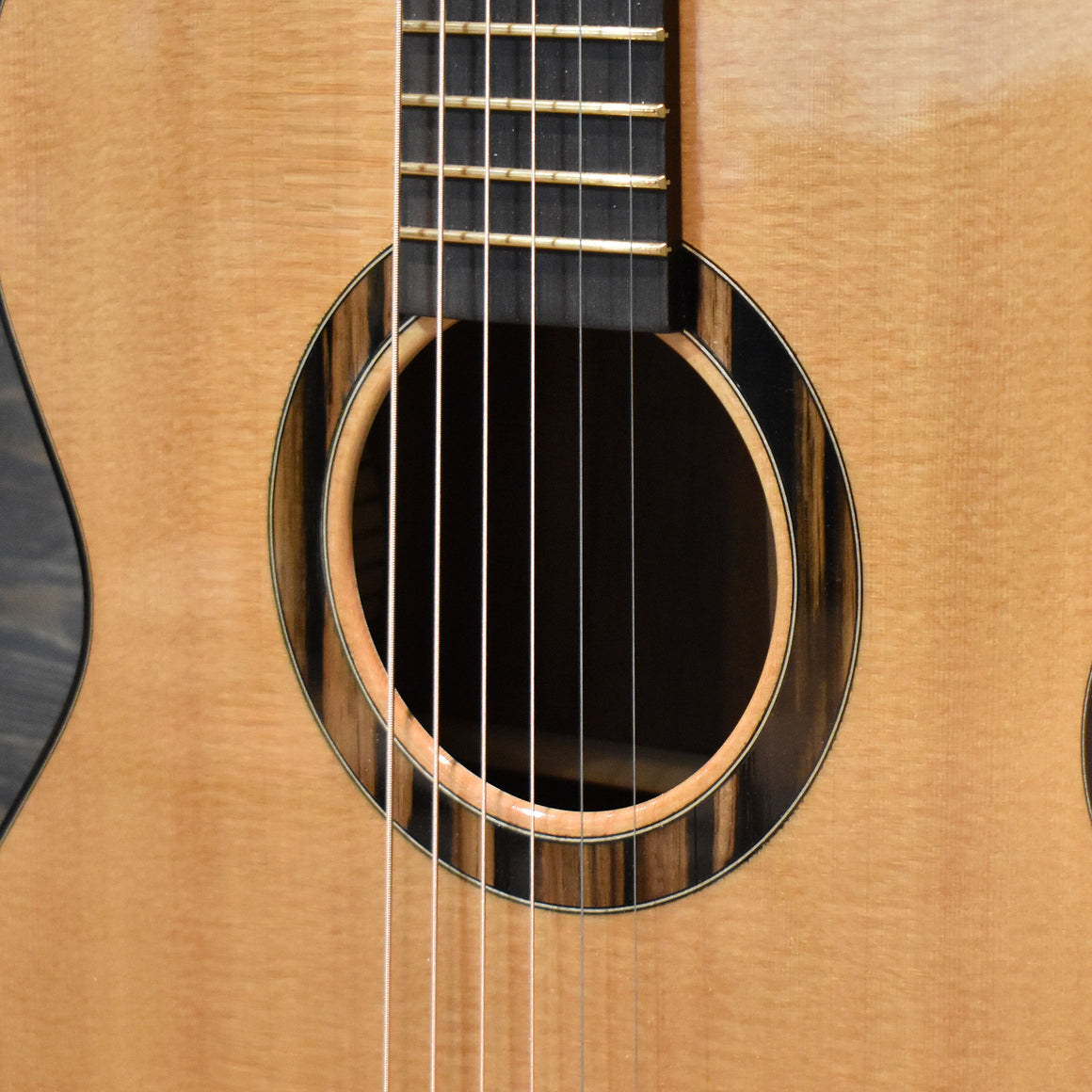 Dovey Guitars Model 3 Walnut Acoustic Guitar w/Hard Case