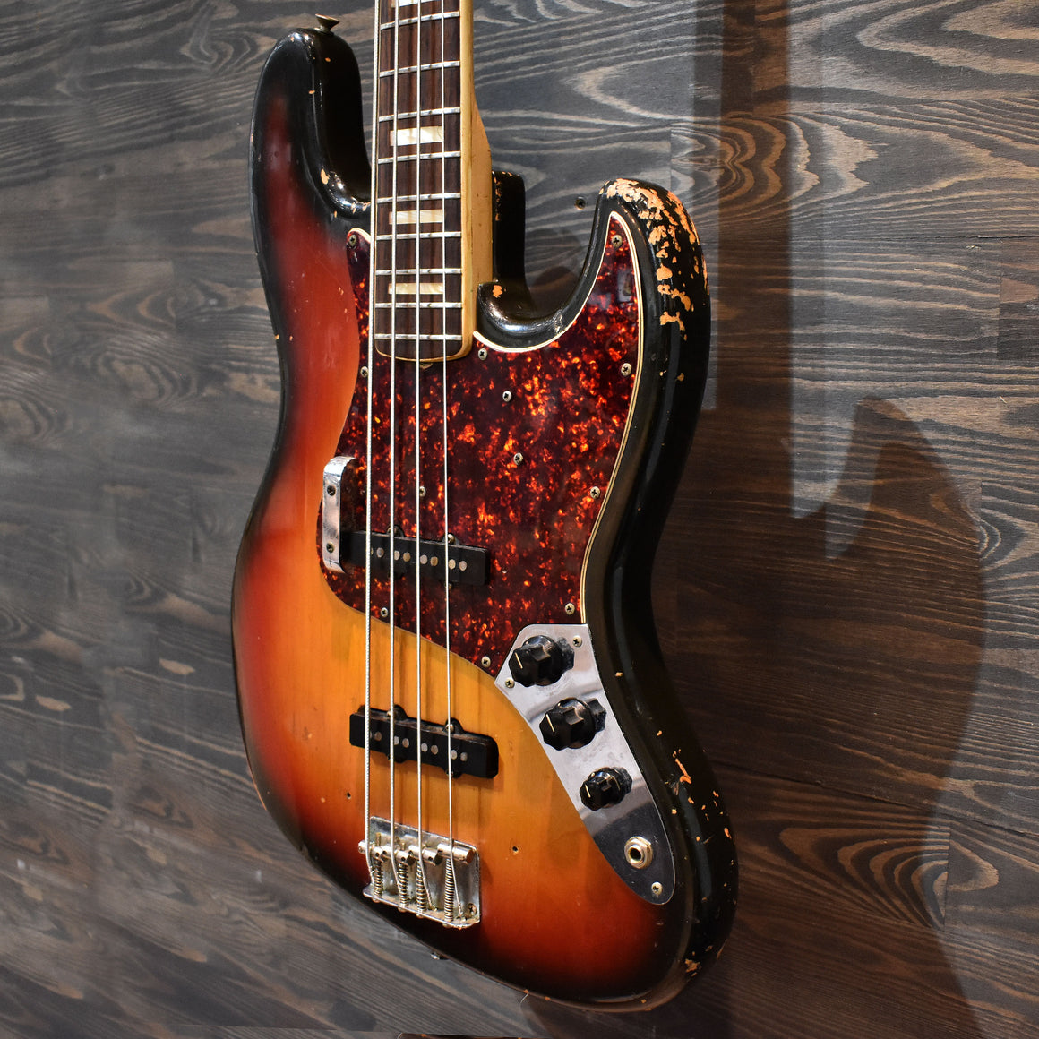 Fender Vintage 1972 Jazz Bass 3 Tone Sunburst w/Hard Case (Pre-Owned)