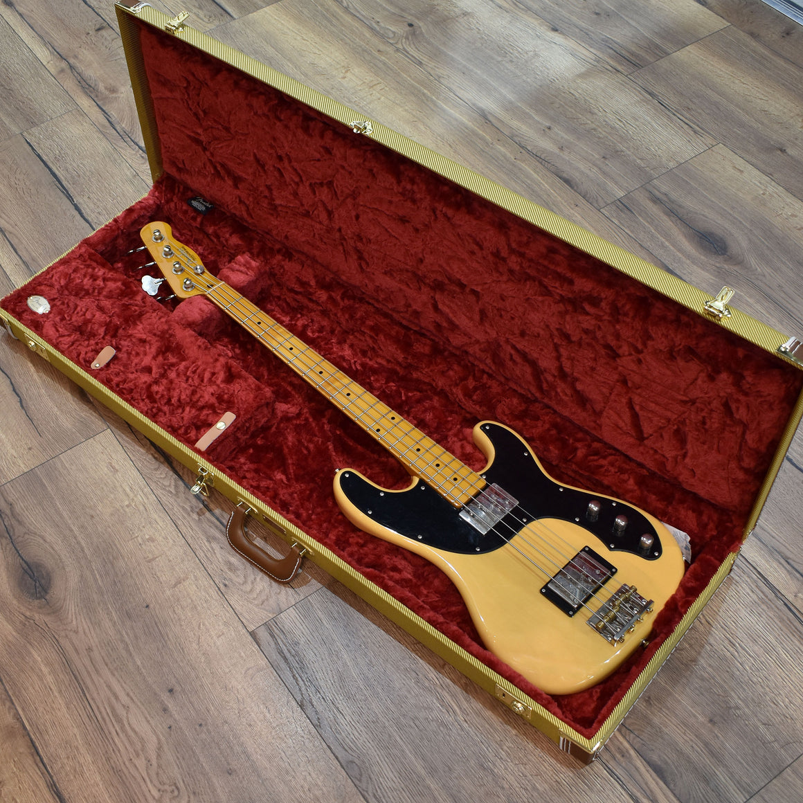 Fender Modern Player Telecaster Bass, MN, Butterscotch Blonde w/ Hard Case (Pre-Owned)