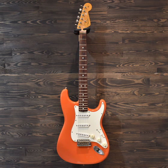1995 Fender US Vintage 62 Stratocaster Fiesta Red w/Hard Case (Pre-Owned)