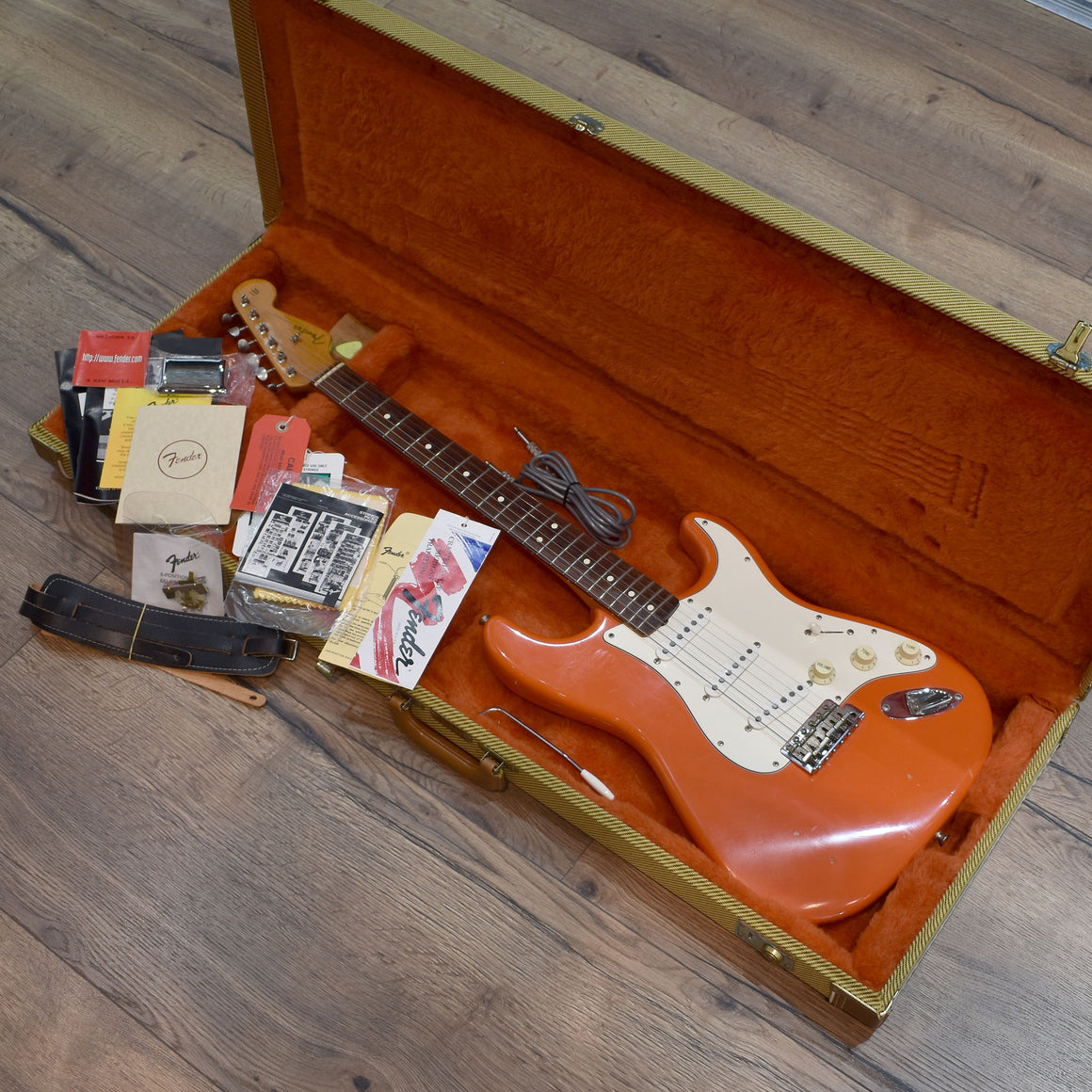 1995 Fender US Vintage 62 Stratocaster Fiesta Red w/Hard Case (Pre-Owned)